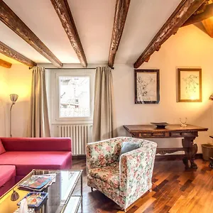 https://cozy-attic-with-terrace-in-piazza-del-fico-navona.it-romehotels.com